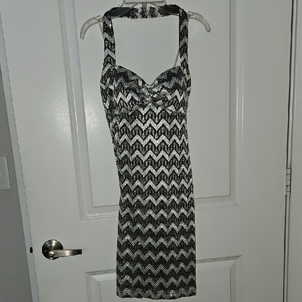Elegant Black and White Zigzag Dress
